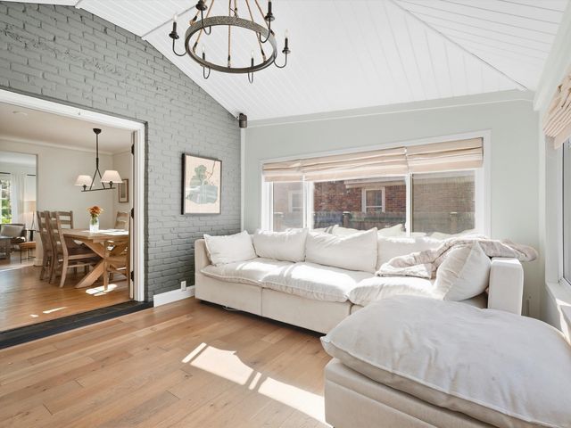1259 Grayton, Grosse Pointe Park, MI 48230