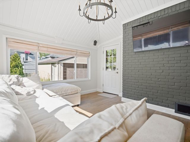 1259 Grayton, Grosse Pointe Park, MI 48230