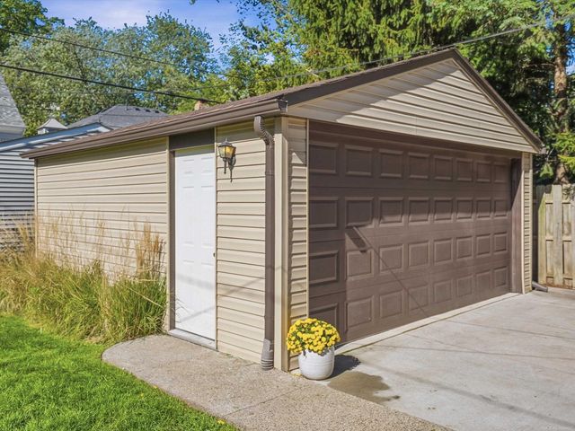 1259 Grayton, Grosse Pointe Park, MI 48230