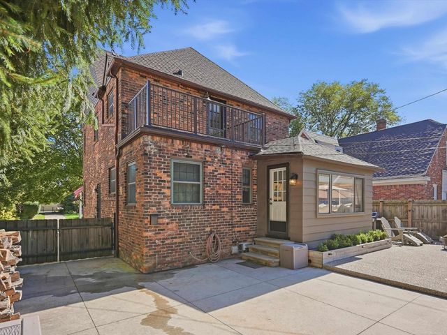 1259 Grayton, Grosse Pointe Park, MI 48230