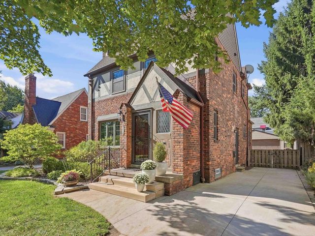 1259 Grayton, Grosse Pointe Park, MI 48230