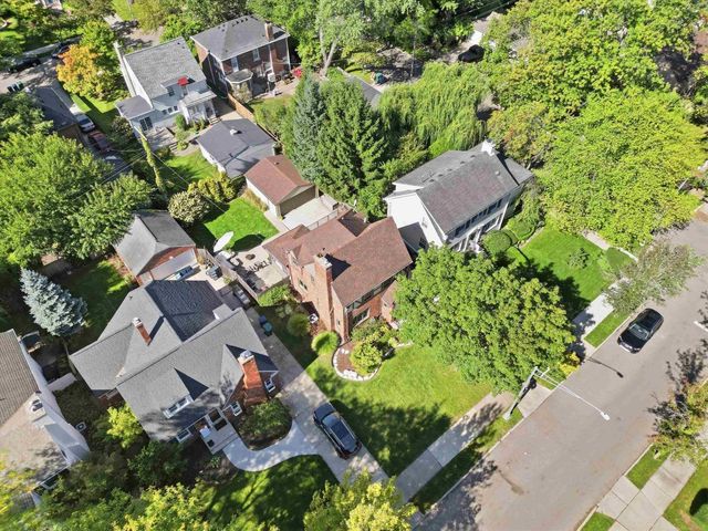 1259 Grayton, Grosse Pointe Park, MI 48230