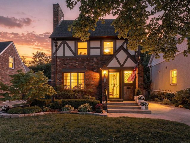 1259 Grayton, Grosse Pointe Park, MI 48230