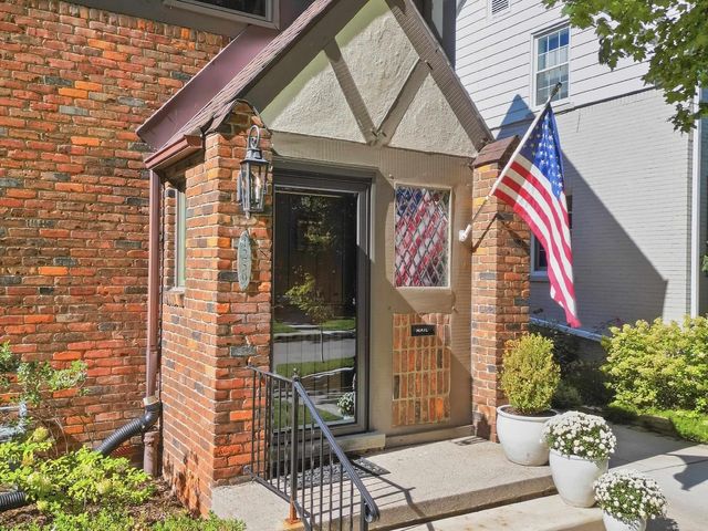 1259 Grayton, Grosse Pointe Park, MI 48230