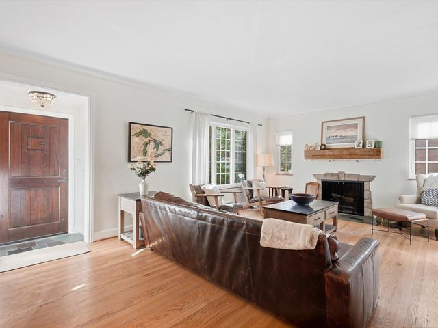 1259 Grayton, Grosse Pointe Park, MI 48230