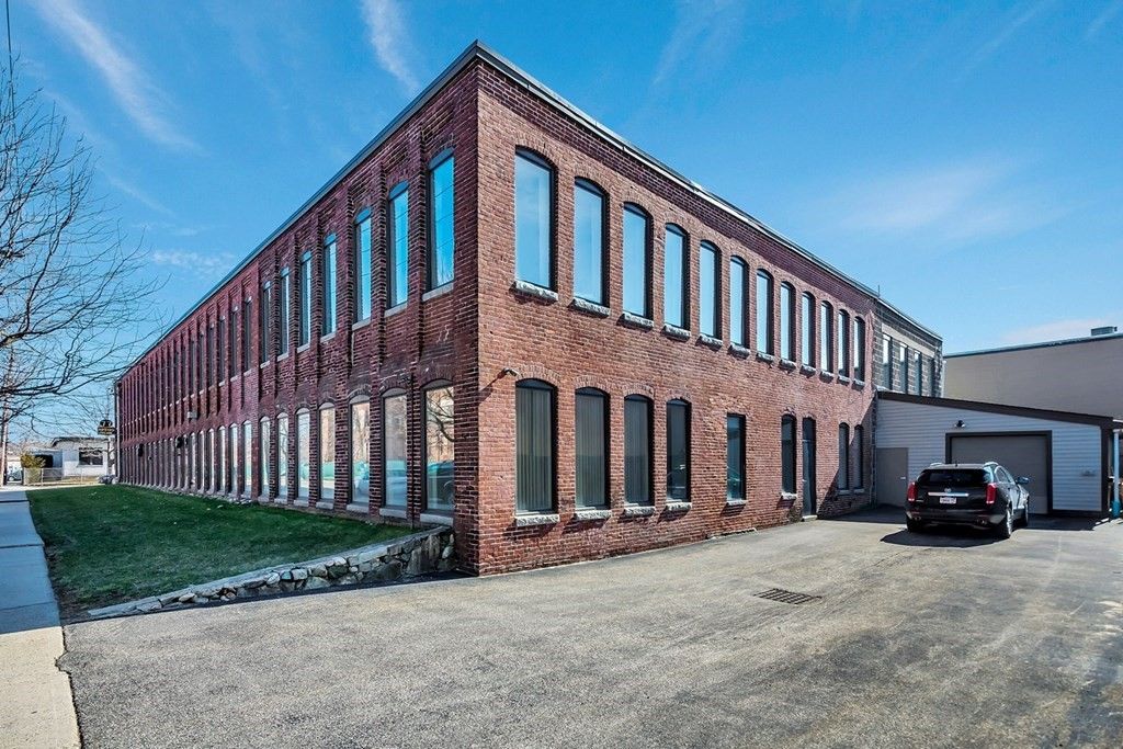 77 Rumford Ave, Waltham, MA 02453