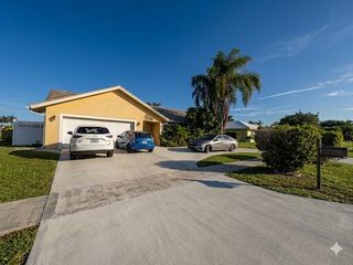 2554 SW 23rd Cranbrook Drive, Boynton Beach, FL 33436