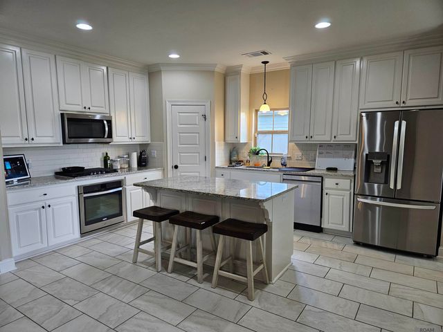 43283 Pond View Dr, Prairieville, LA 70769