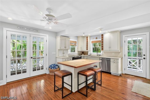 660 8th AVE S, Naples, FL 34102