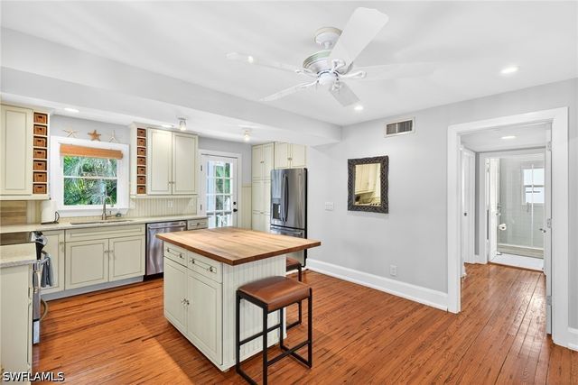 660 8th AVE S, Naples, FL 34102