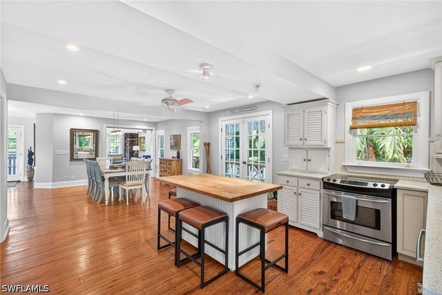 660 8th AVE S, Naples, FL 34102