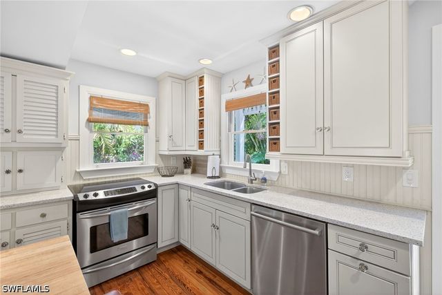 660 8th AVE S, Naples, FL 34102