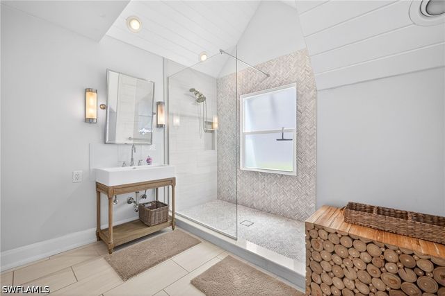 660 8th AVE S, Naples, FL 34102