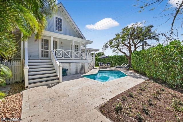 660 8th AVE S, Naples, FL 34102