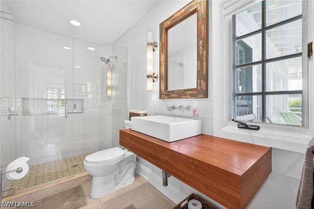 660 8th AVE S, Naples, FL 34102