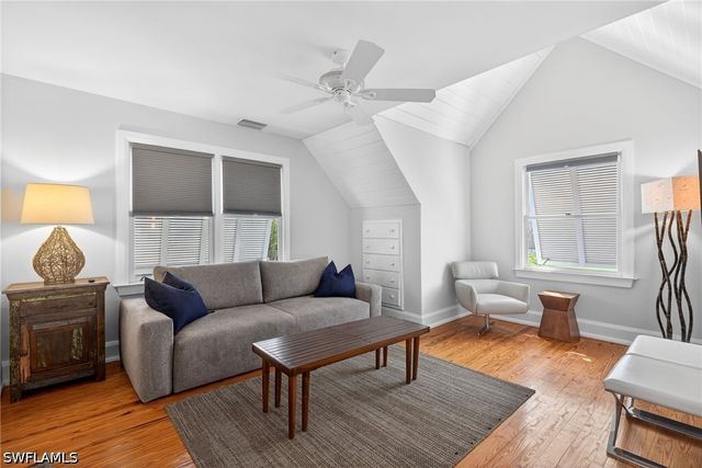 660 8th AVE S, Naples, FL 34102