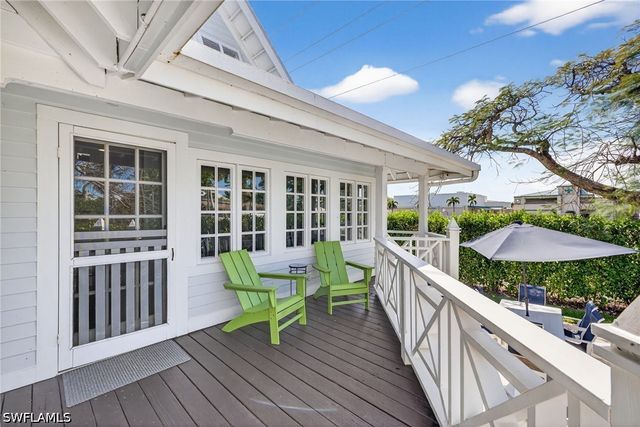 660 8th AVE S, Naples, FL 34102