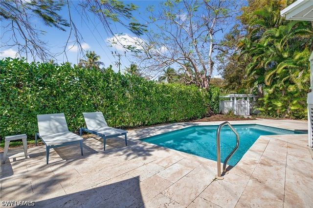 660 8th AVE S, Naples, FL 34102