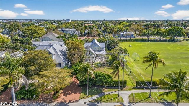 660 8th AVE S, Naples, FL 34102