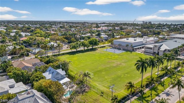 660 8th AVE S, Naples, FL 34102