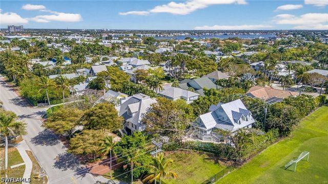 660 8th AVE S, Naples, FL 34102