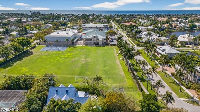 660 8th AVE S, Naples, FL 34102