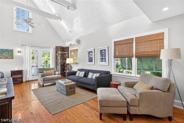 660 8th AVE S, Naples, FL 34102