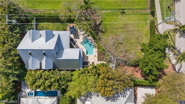 660 8th AVE S, Naples, FL 34102
