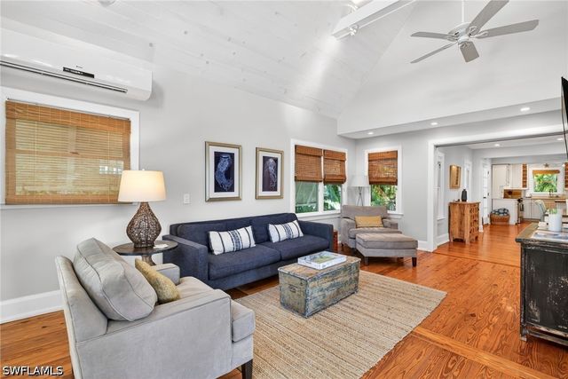 660 8th AVE S, Naples, FL 34102