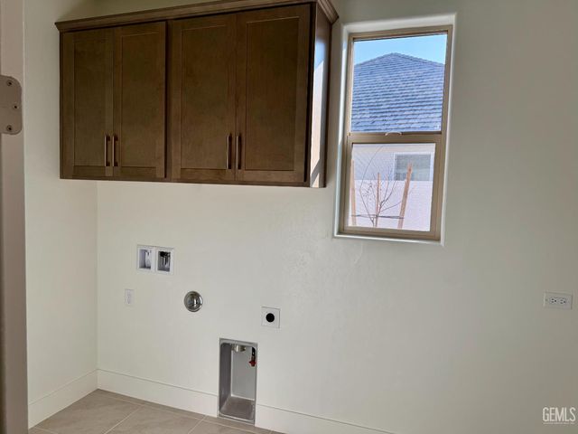 2416 Penley Court, Bakersfield, CA 93311