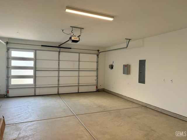 2416 Penley Court, Bakersfield, CA 93311