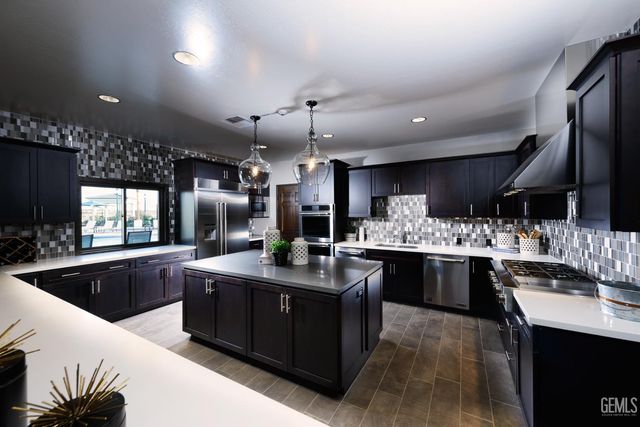 2416 Penley Court, Bakersfield, CA 93311