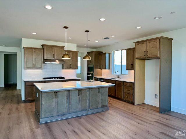 2416 Penley Court, Bakersfield, CA 93311