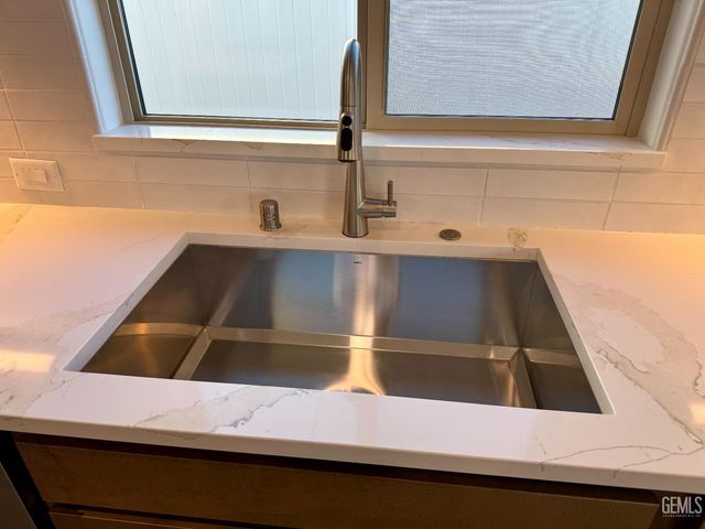 2416 Penley Court, Bakersfield, CA 93311