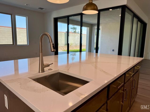 2416 Penley Court, Bakersfield, CA 93311