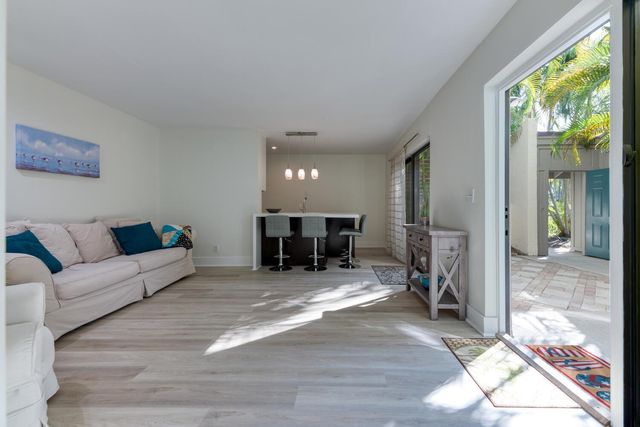 1605 Us-1 12b, Jupiter, FL 33477
