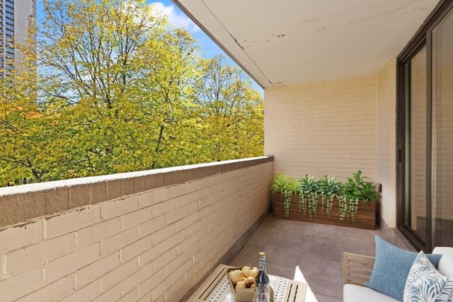 2 Hawthorne Place 5H, Boston, MA 02114