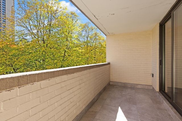 2 Hawthorne Place 5H, Boston, MA 02114