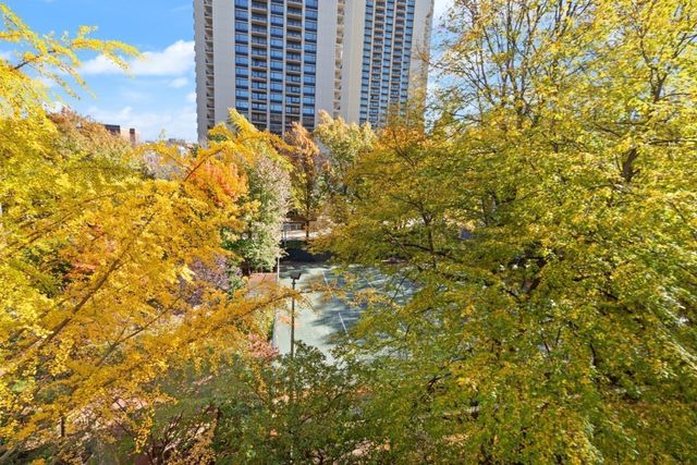 2 Hawthorne Place 5H, Boston, MA 02114