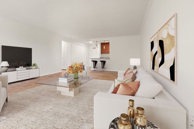 2 Hawthorne Place 5H, Boston, MA 02114