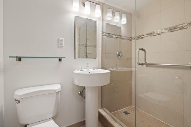 2 Hawthorne Place 5H, Boston, MA 02114