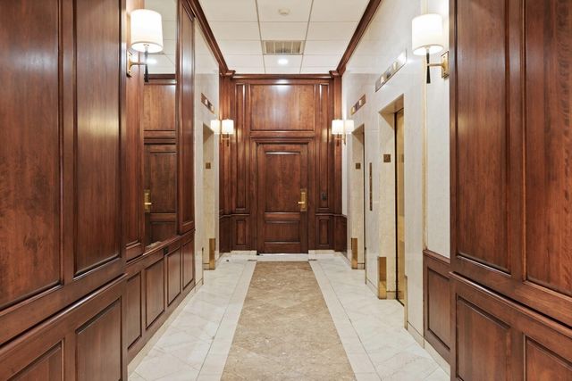 2 Hawthorne Place 5H, Boston, MA 02114