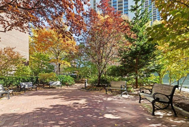 2 Hawthorne Place 5H, Boston, MA 02114