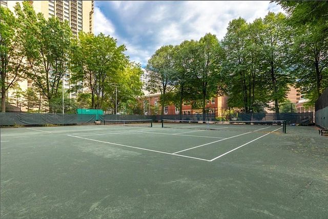 2 Hawthorne Place 5H, Boston, MA 02114