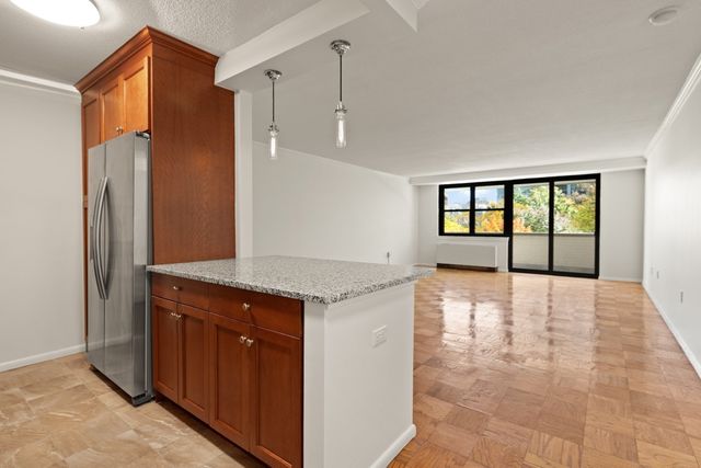 2 Hawthorne Place 5H, Boston, MA 02114