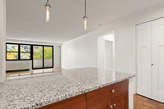 2 Hawthorne Place 5H, Boston, MA 02114