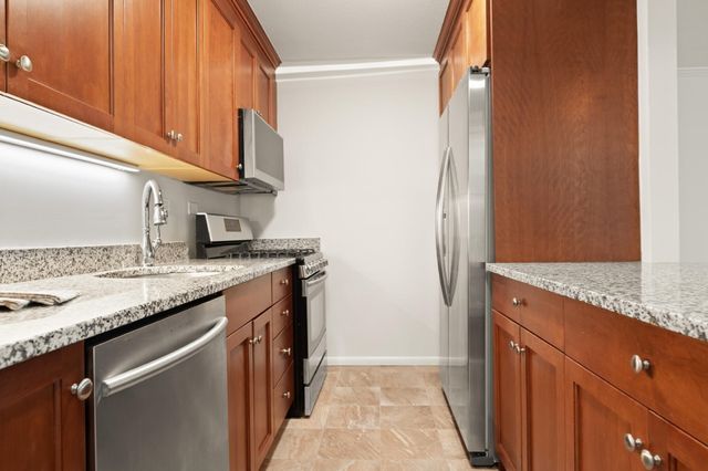 2 Hawthorne Place 5H, Boston, MA 02114