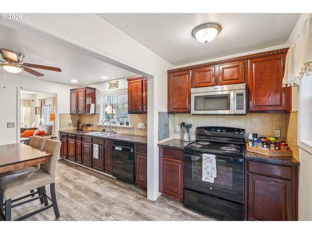 710 Se 155TH Ave, Portland, OR 97233