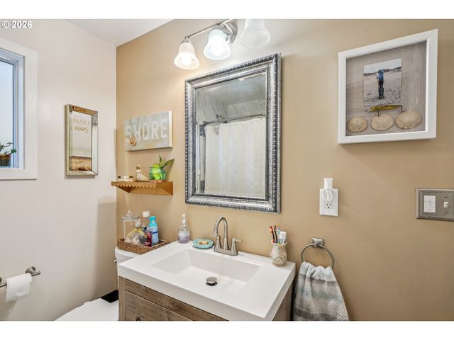 710 Se 155TH Ave, Portland, OR 97233