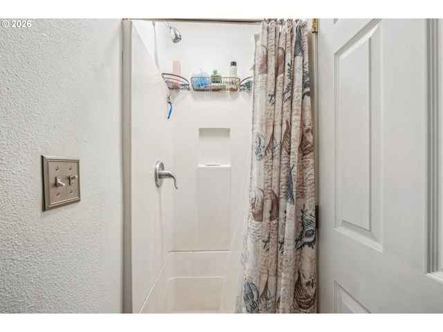 710 Se 155TH Ave, Portland, OR 97233